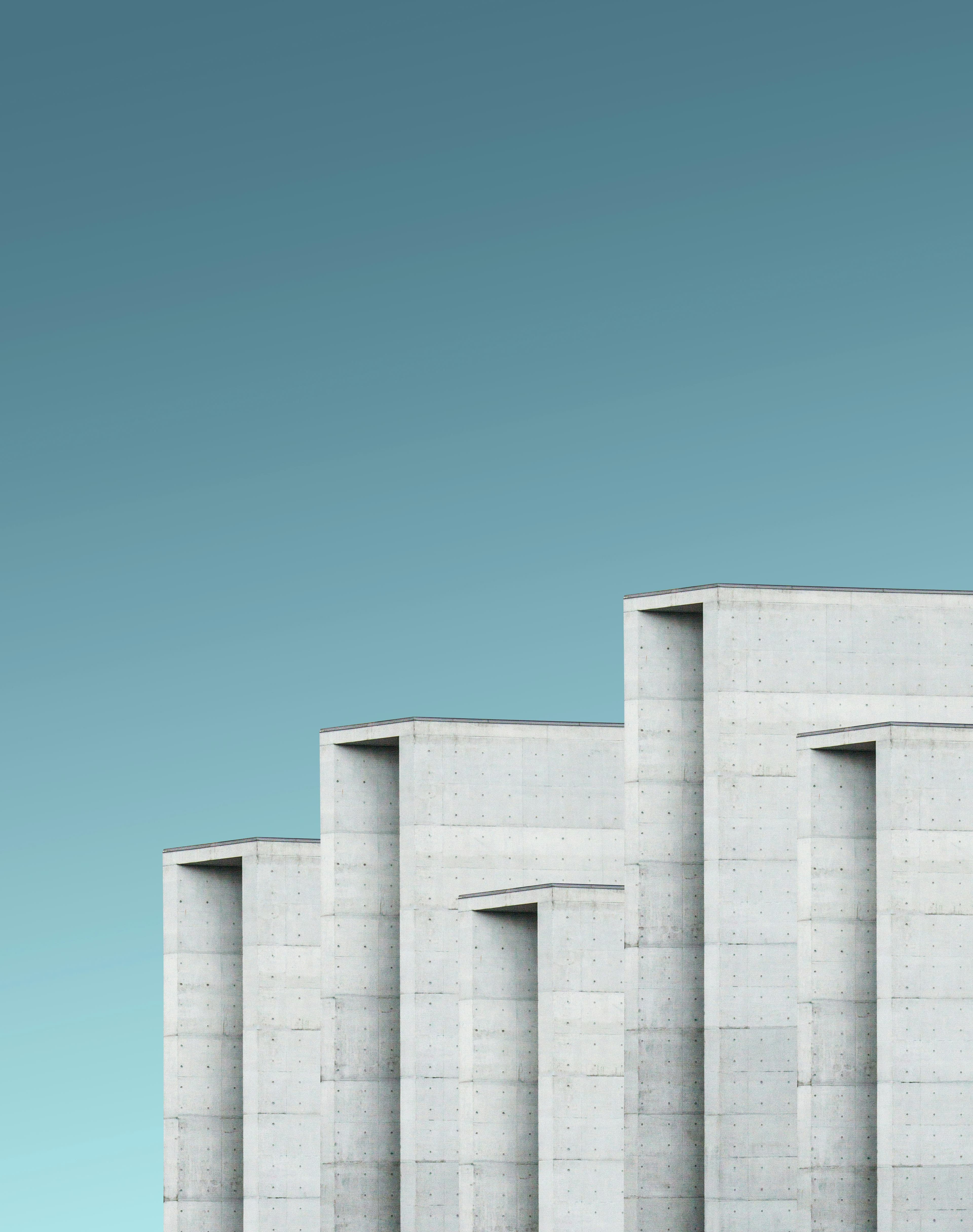 Modern Saudi architecture reflecting precision in real estate valuation
